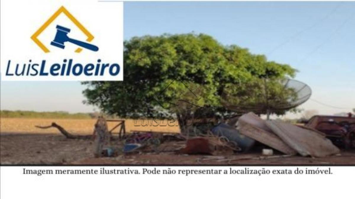 Um lote de terras pastais e lavradias, com área de 440,57 alq ou 2.133,04.85 hectares, na Zona Rural do município de Torixoréu/MT.