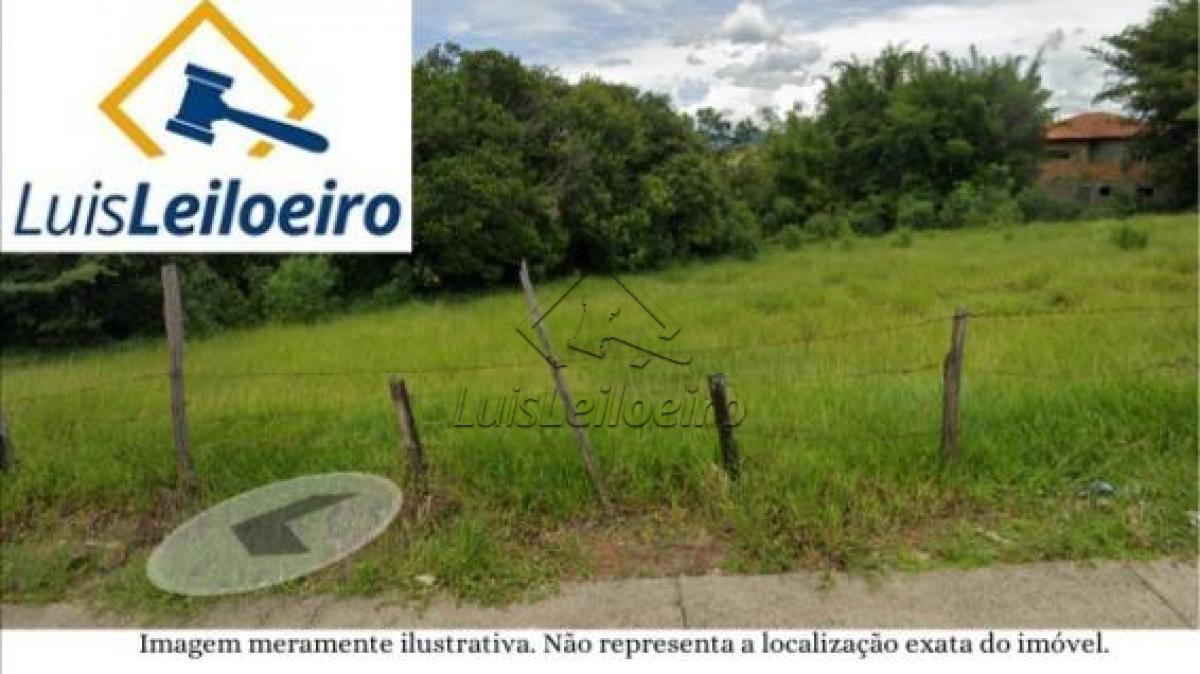 Terreno, constituído do Lote 07, da quadra F, do Loteamento Parque Antônio Vieira. Sobre o lote há 3 residências n° 90 93 e 97 .