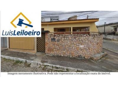 LOTE 0213 - Lote de terreno número 01, da quadra A, com casa edificada, situado na Rua Silveira Martins, Petrópolis, Caruaru/PE, medindo 11,00 x 26,00 metros.